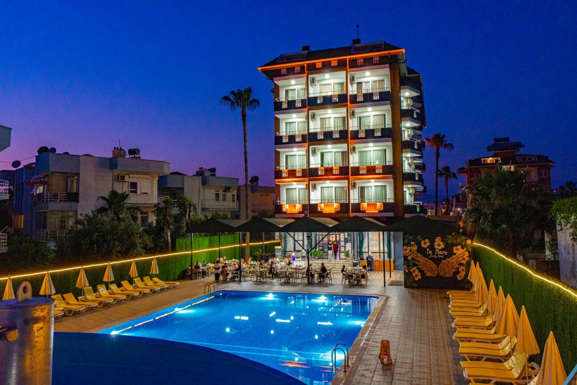 De Mare Family 3*